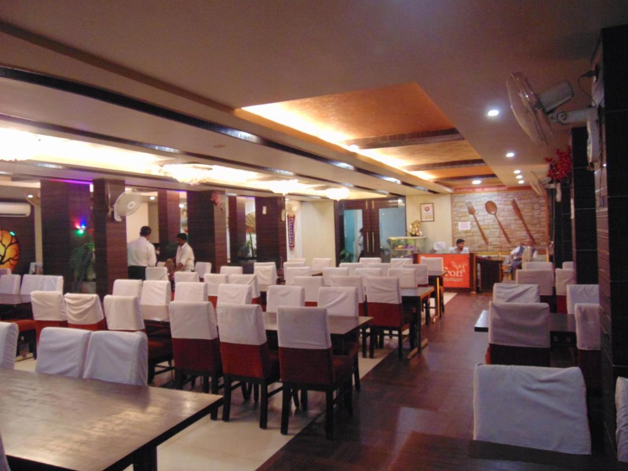 Hotel Saffron Varanasi Exterior foto